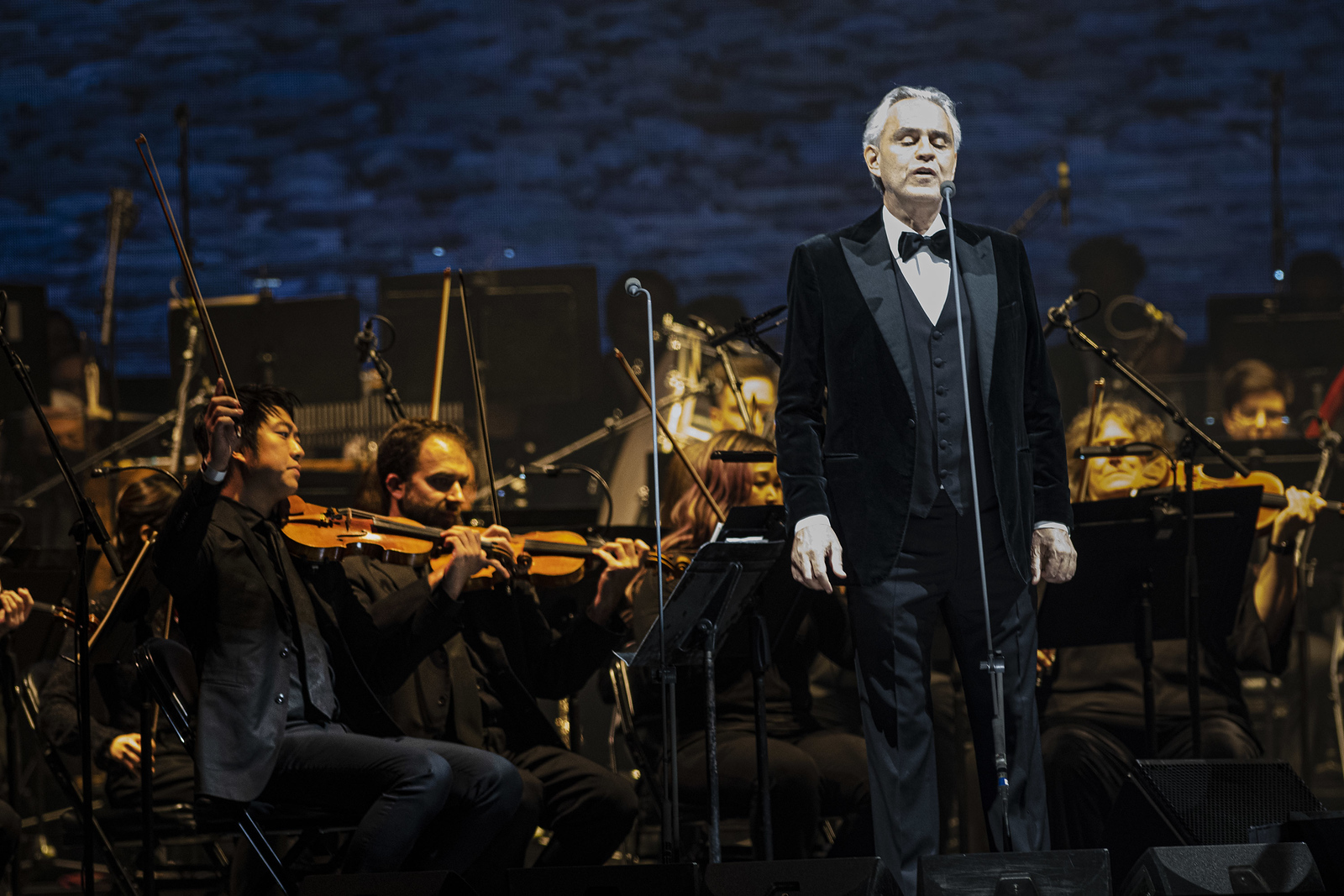 Review: Andrea Bocelli, From Cradle to Stage in 'The Music of Silence' -  The New York Times